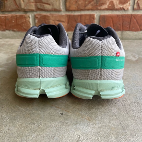 On Running Cloud Women's 8.5 White and Mint Running Shoes - Picture 3 of 11